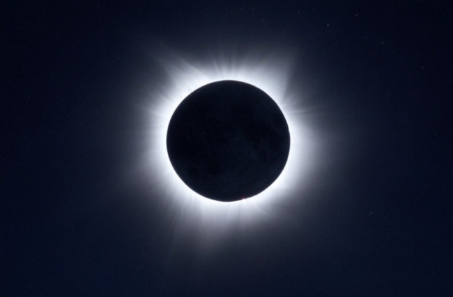 How does solar eclipse look like